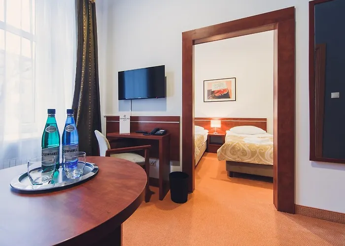 Chmielna فندق 2*