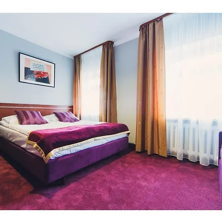 Otel Chmielna Varşova