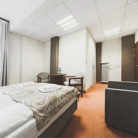 Otel Chmielna Varşova