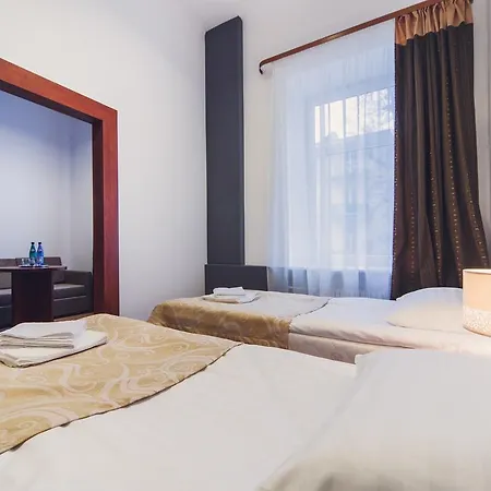 Otel Chmielna Varşova